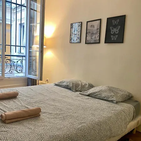 Sweet Rochechouart Apartment Paris