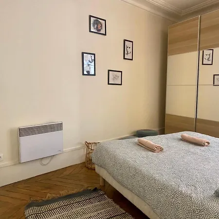 Sweet Rochechouart Apartment