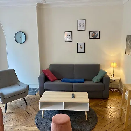 Sweet Rochechouart Apartment Paris